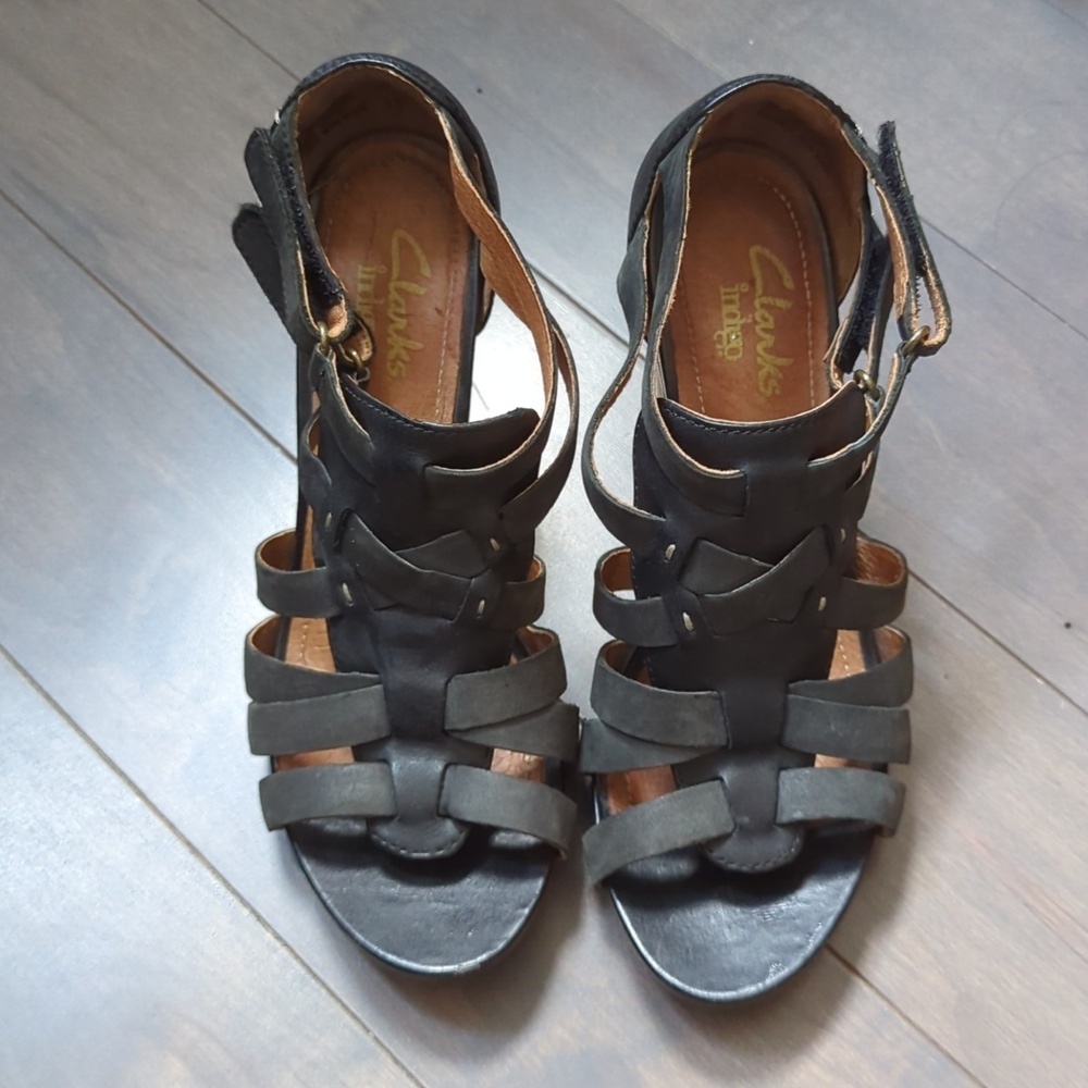 Clark's Size 6.5 Black Leather Sandals - Picture 4 of 11